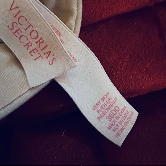 Victoria Secrets bra that snaps in the front - Picture 7 of 13